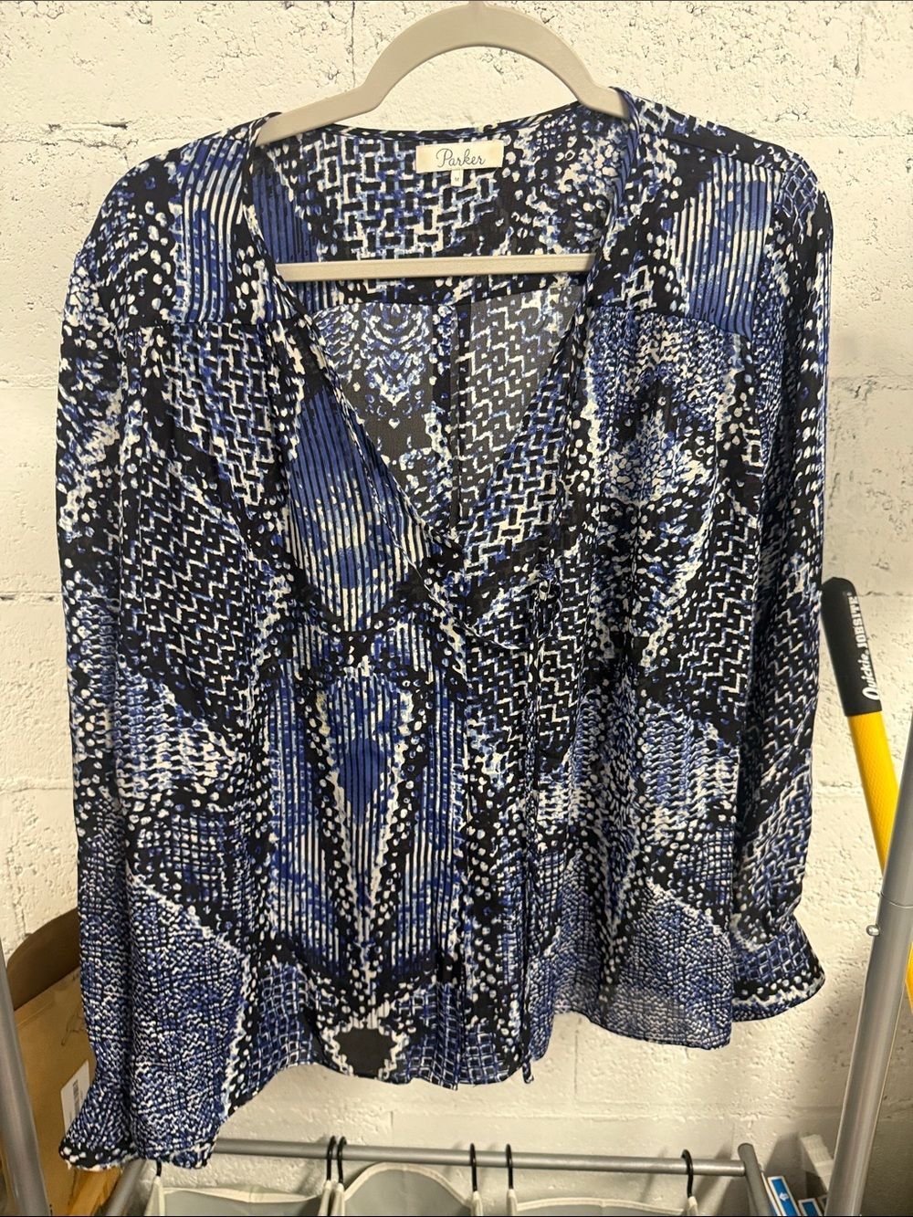 Parker Blue and Black Printed V-Neck Blouse - Size Medium - LIKE NEW
